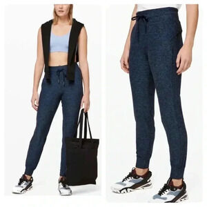 Lululemon Ready to Rulu Jogger 29”
Heathered Raceway Grey / Black size 6